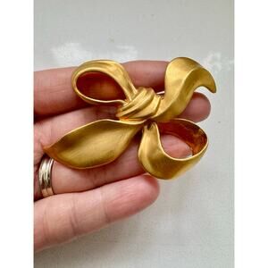 Vintage Gold-Tone Sculptural Bow Brooch (Designer-Quality)